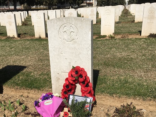 The headstone of 6/9115 Private E G Thomas, 3rd Battalion, Middlesex Regiment, Salonika (Lembet Road) Military Cemetery (grave reference 941). Photograph taken by Lynsey Ball, 4th March 2017.