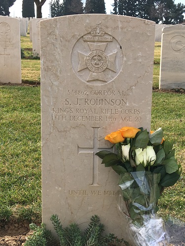 Photograph of the grave of Corporal Sidney James Robinson, 4/KRRC, at the Mikra British Cemetery, Kalamaria, Thessaloniki.